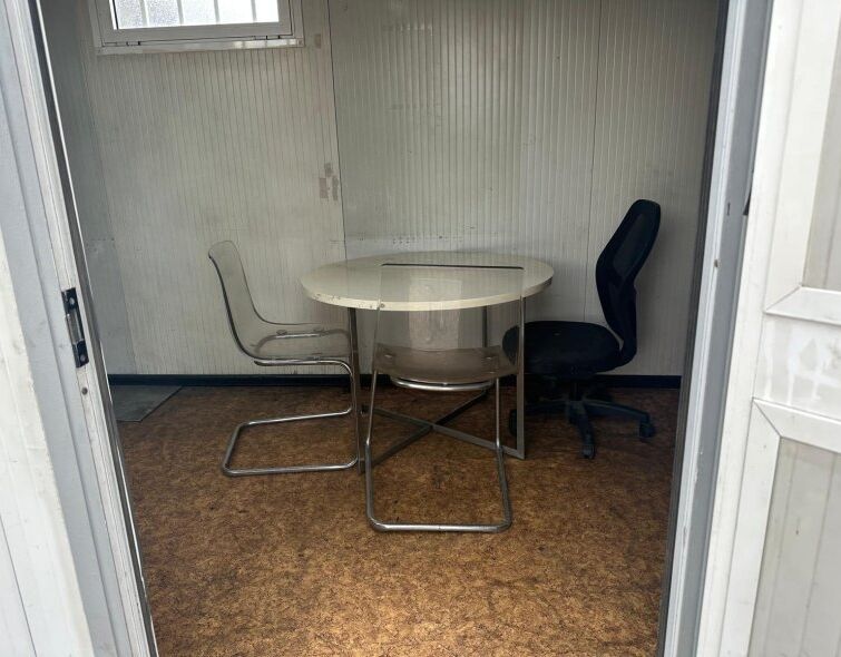 - BARAQUE DE CHANTIER